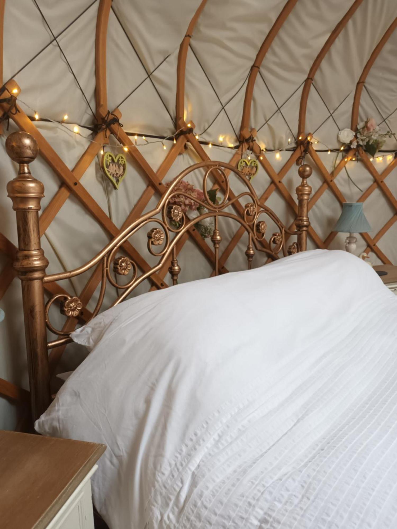 Gingerbread Cottage Yurts Dereham Exterior foto