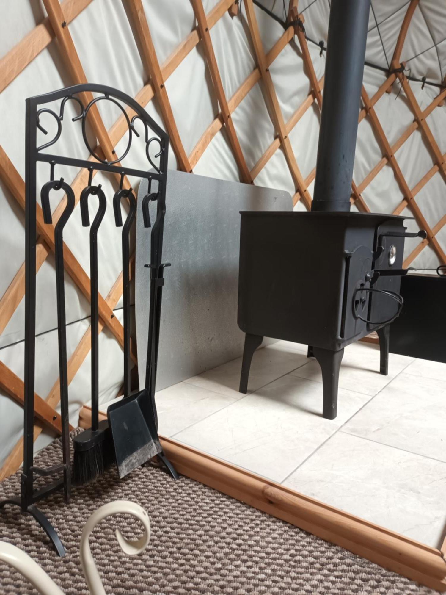 Gingerbread Cottage Yurts Dereham Exterior foto