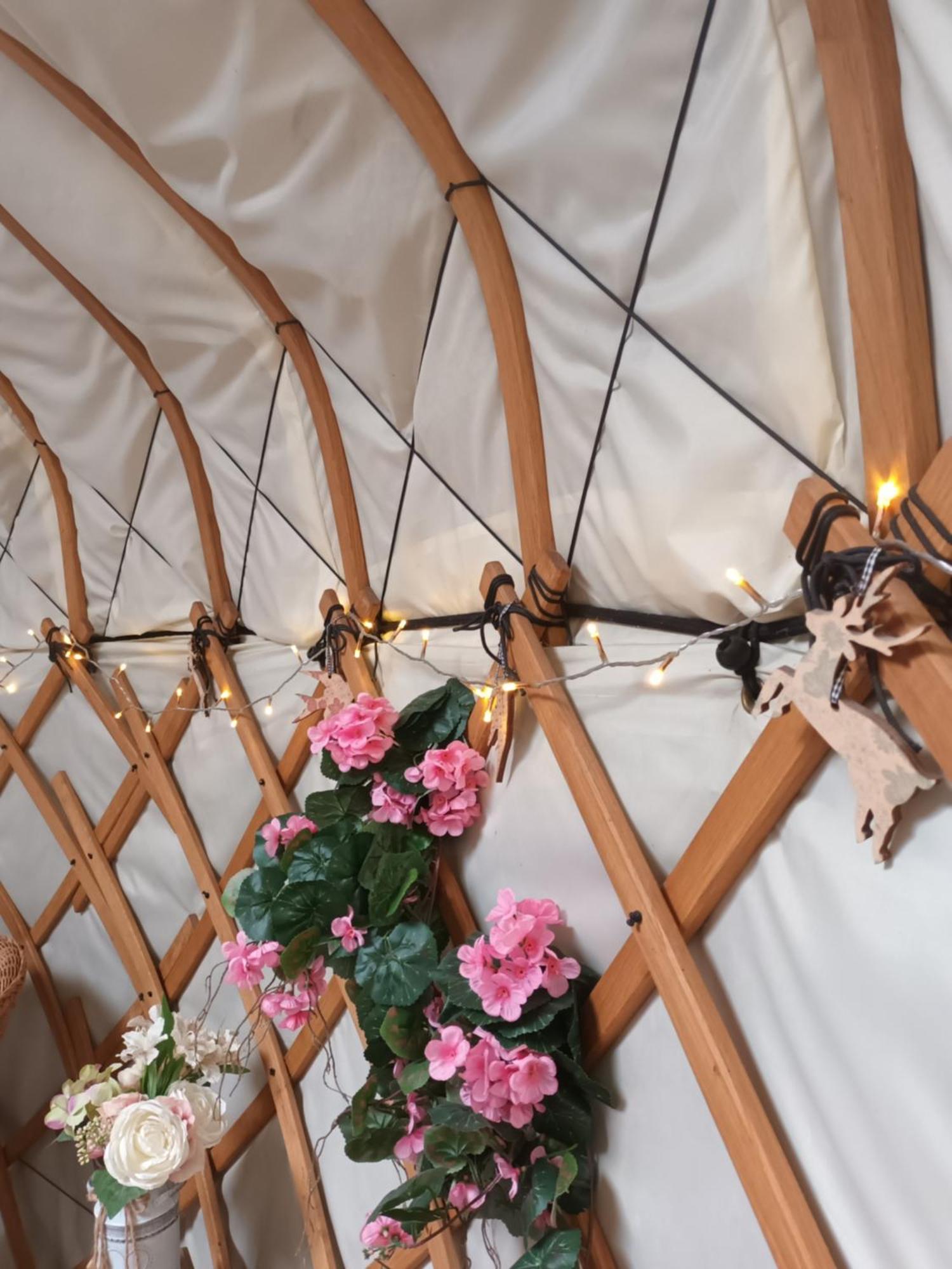 Gingerbread Cottage Yurts Dereham Exterior foto