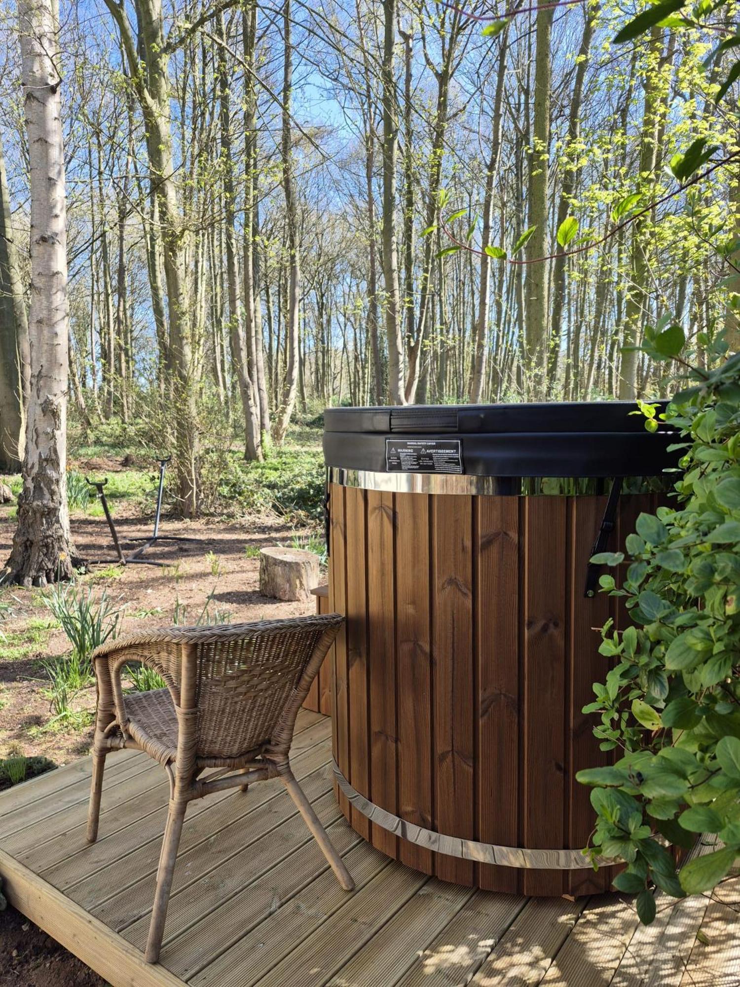 Gingerbread Cottage Yurts Dereham Exterior foto